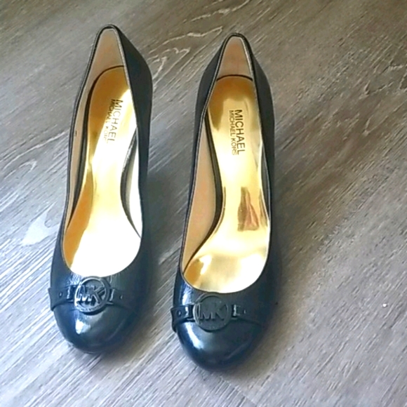 MICHAEL KORS PUMPS Size 10 - Picture 2 of 9